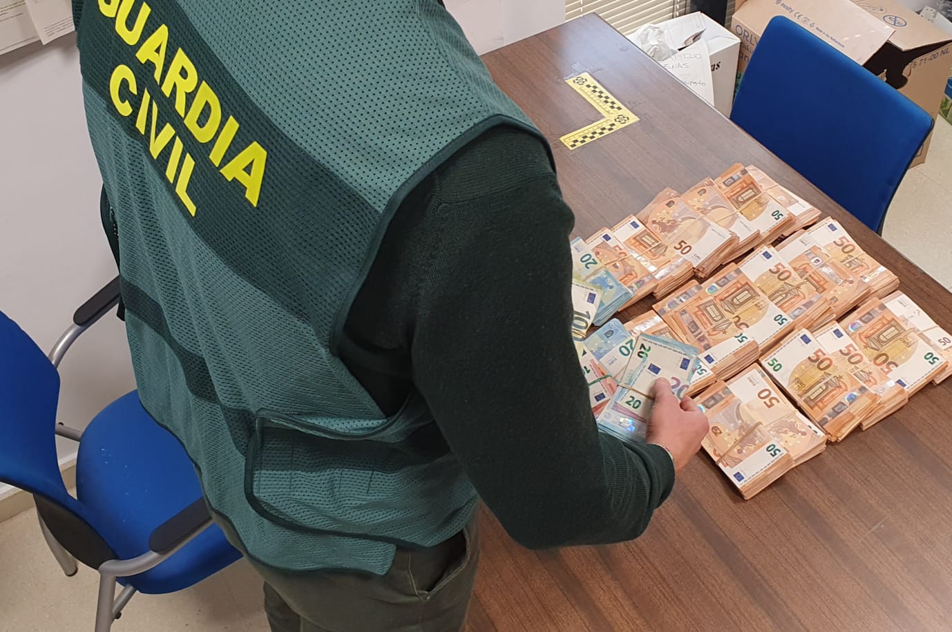 Dinero incautado en el robo con violencia ocurrido en Chilluévar.