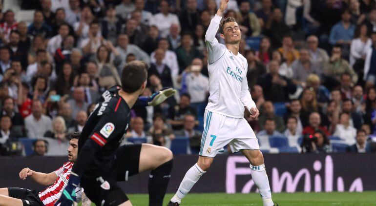 Soccer Football - La Liga Santander - Real Madrid vs Athletic Bilbao - Santiago Bernabeu, Madrid, Spain - April 18, 2018   Real Madrid&#039;s Cristiano Ronaldo reacts           