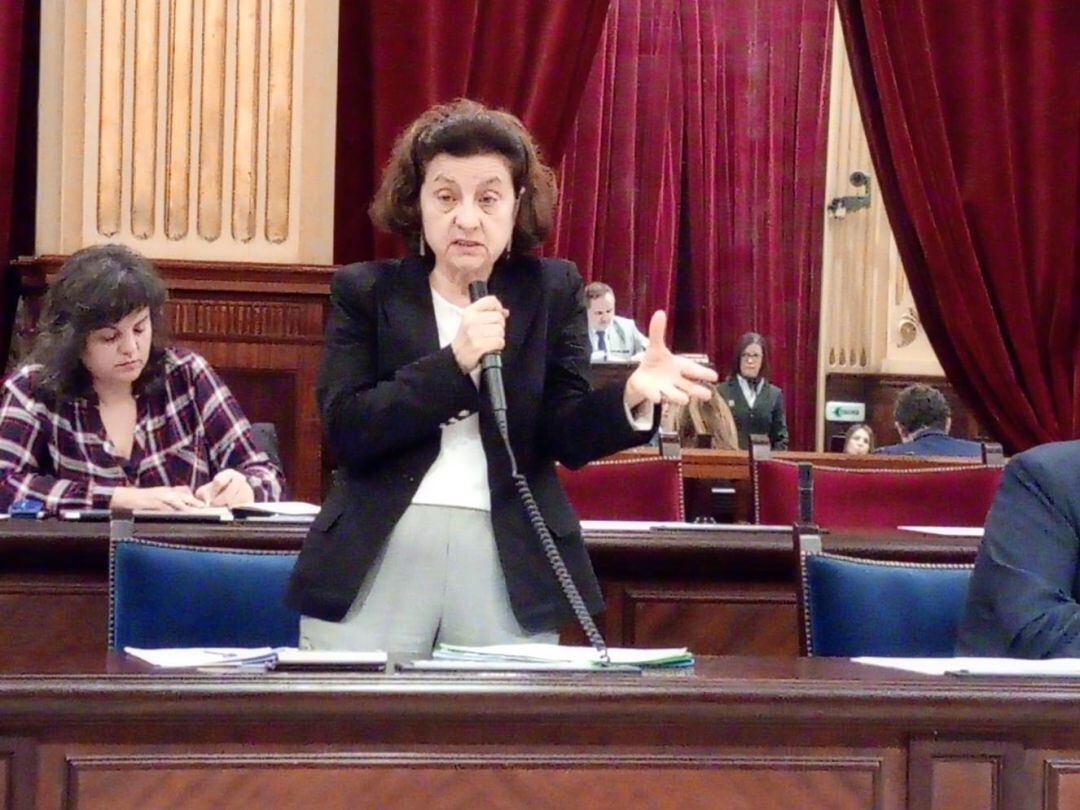 Fina Santiago, consellera de Asuntos Sociales.