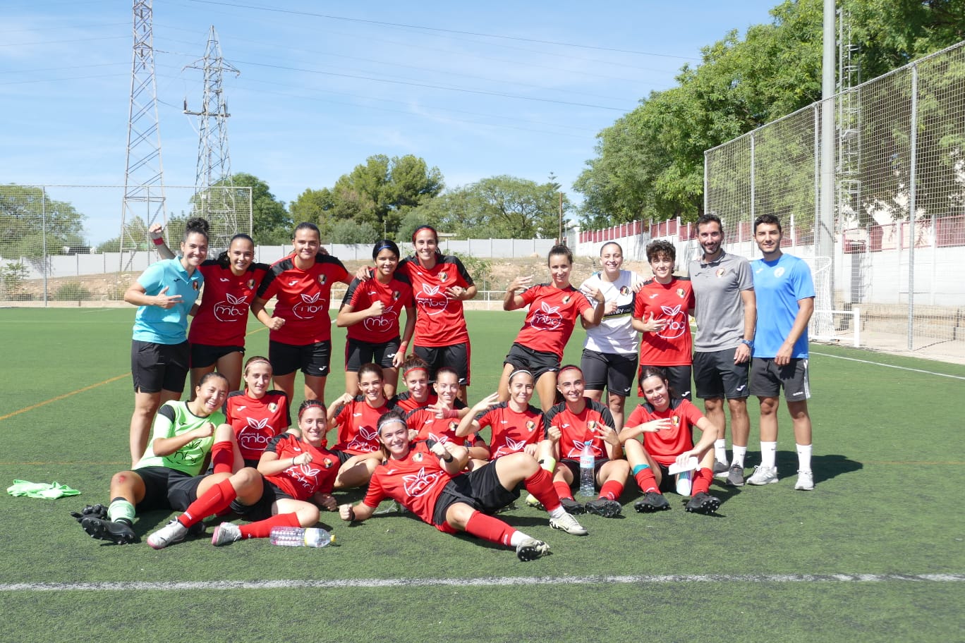 Las jugadoras del Miramar celebran la victoria