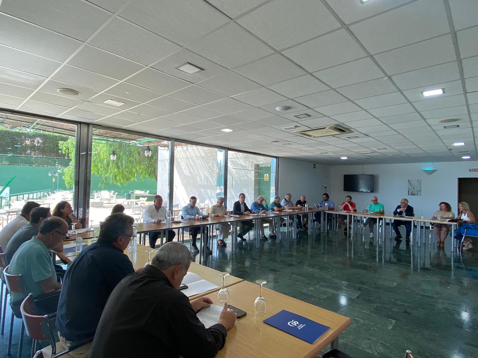 Reunión de Ballesta con representantes de clubes y federaciones deportivas