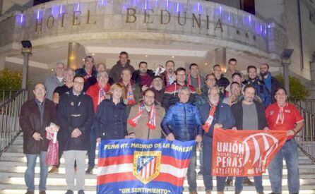 Una representación de peñistas atléticos se reunieron el fin de semana en La Bañeza