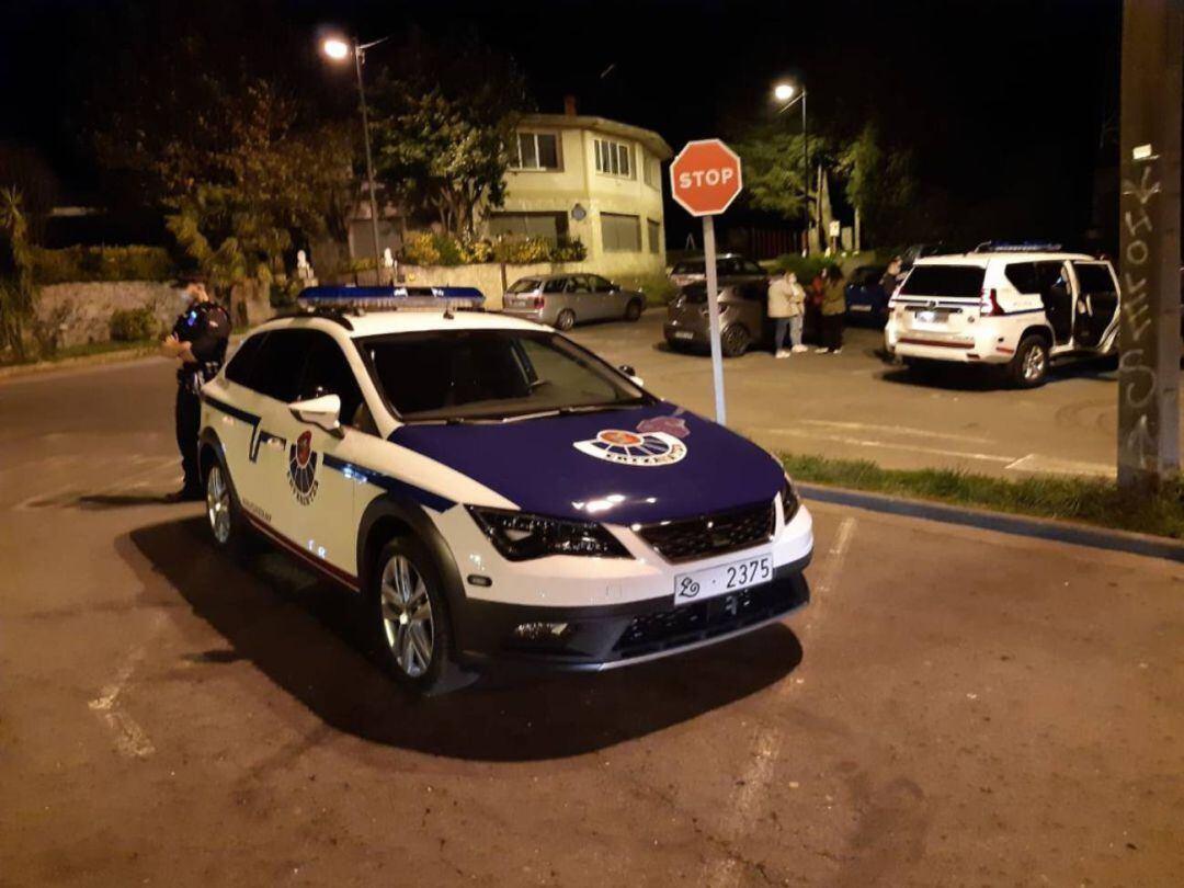 Un coche patrulla de la Ertzaintza, en un control de movilidad nocturna Gobierno Vasco (Irekia)