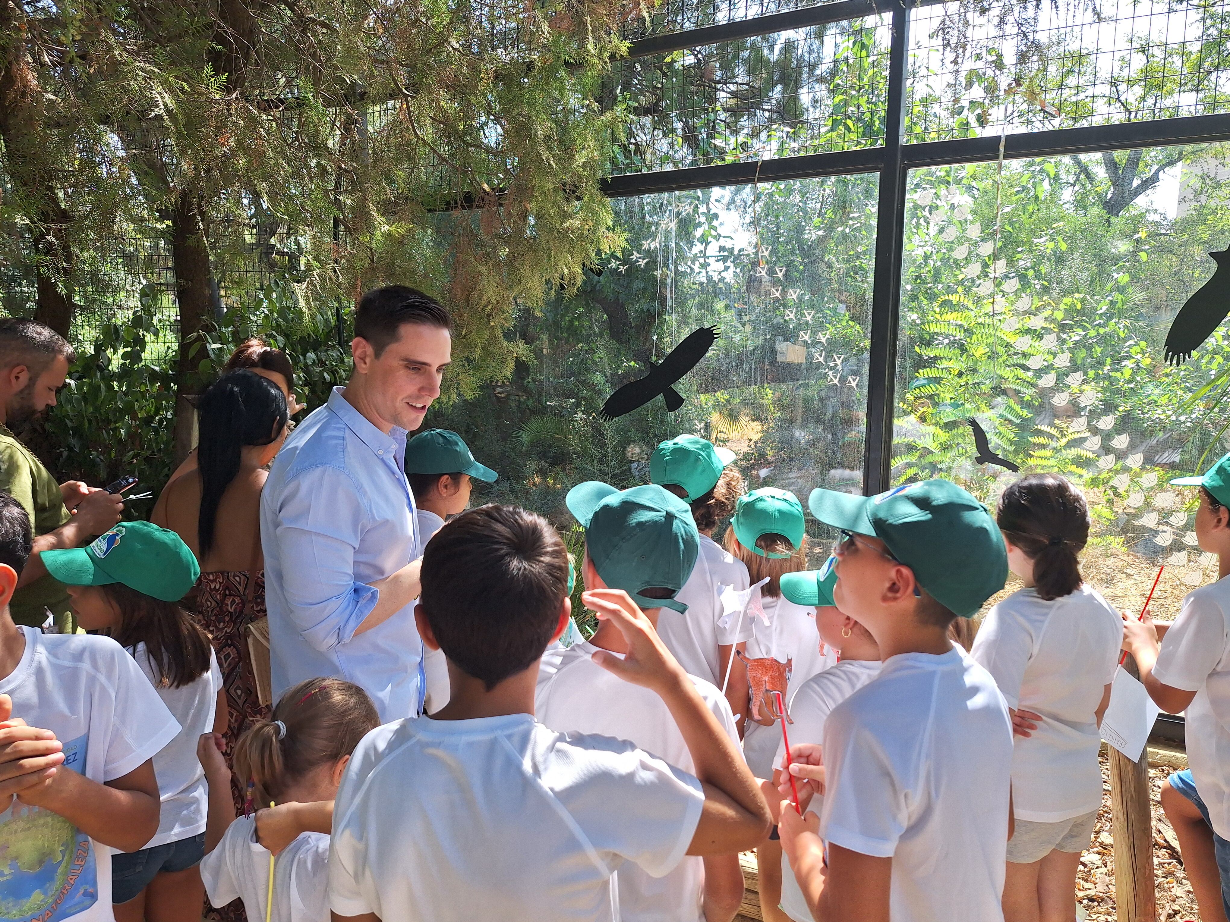 Jaime Espinar durante su visita a la Escuela del Zoo