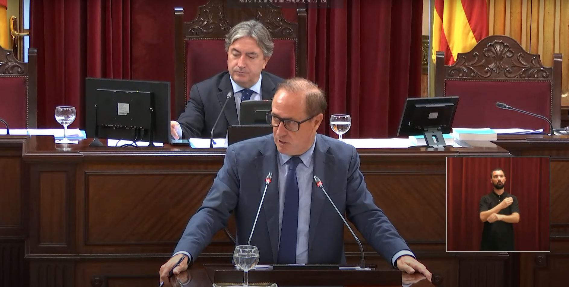 Lafuente durant la seva intervenció al Parlament