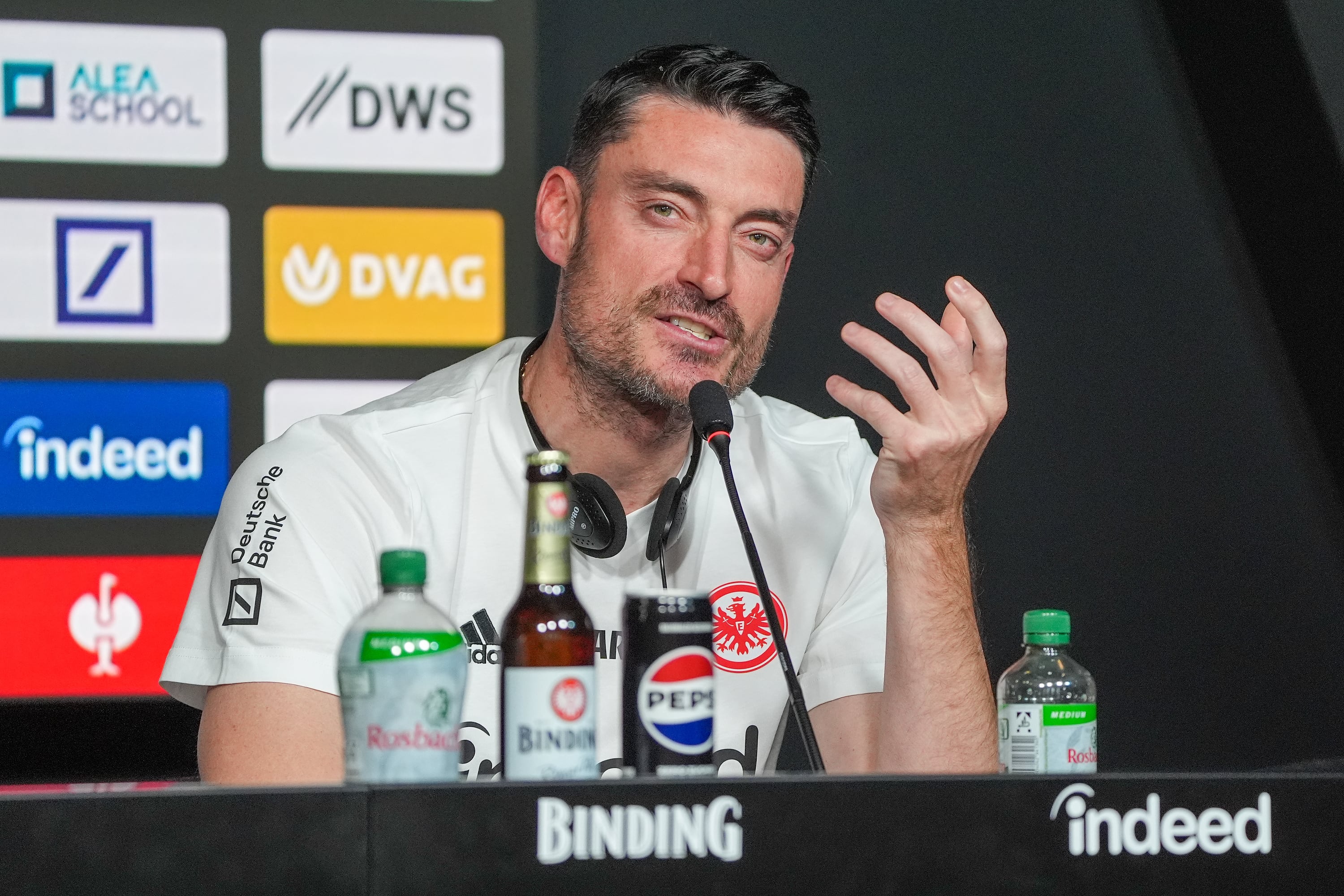 Albert Riera durante su presentación como entrenador del Eintracht de Frankfurt
