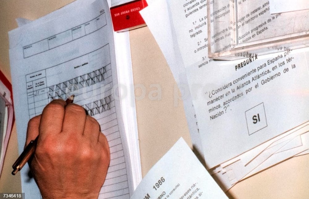 Votación del referéndum sobre la OTAN el 12 de marzo de 1986 (Europa Press).