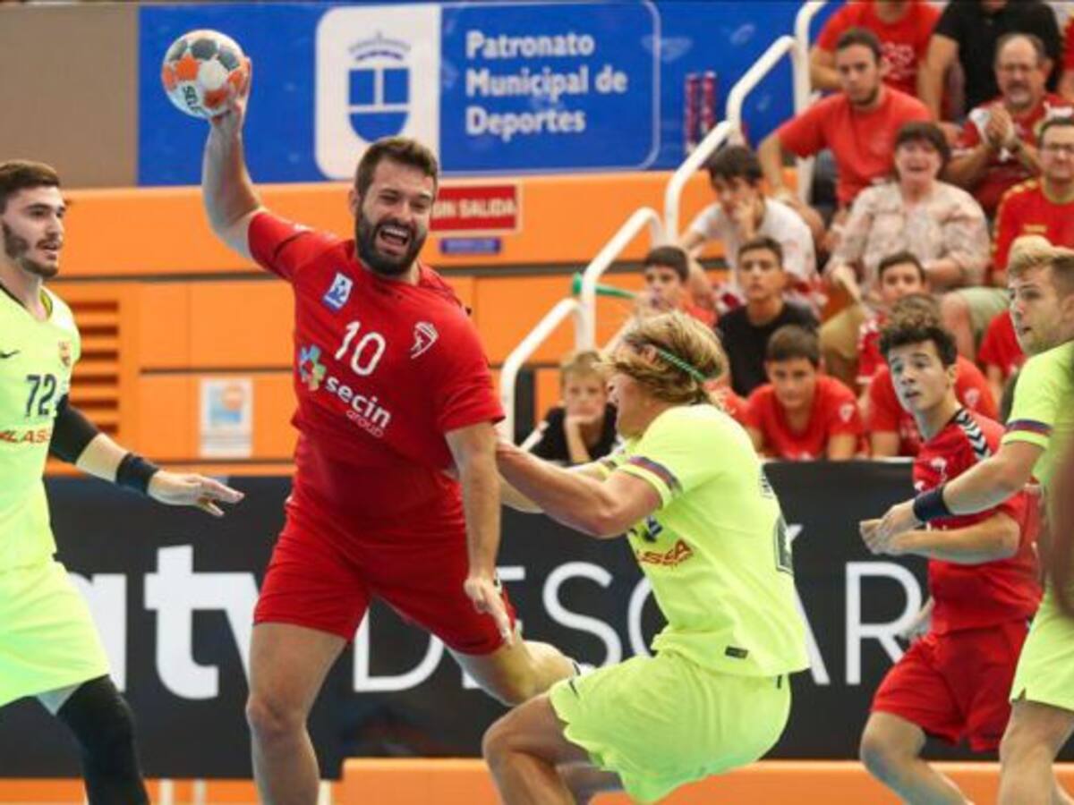 Sabor agridulce en el estreno en Liga de los equipos de balonmano de Alcobendas