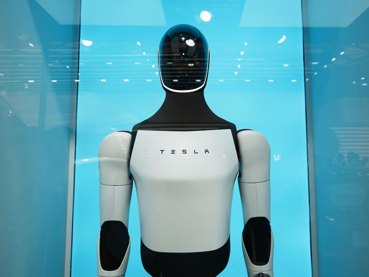 La principal virtud de Optimus, el robot de Elon Musk: "Estoy pensando en los miles de trabajadores de Amazon"