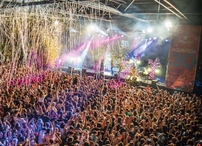 Imatge d&#039;un concert a la Rambla de Figueres de l&#039;edició 2023 de l&#039;Acústica.