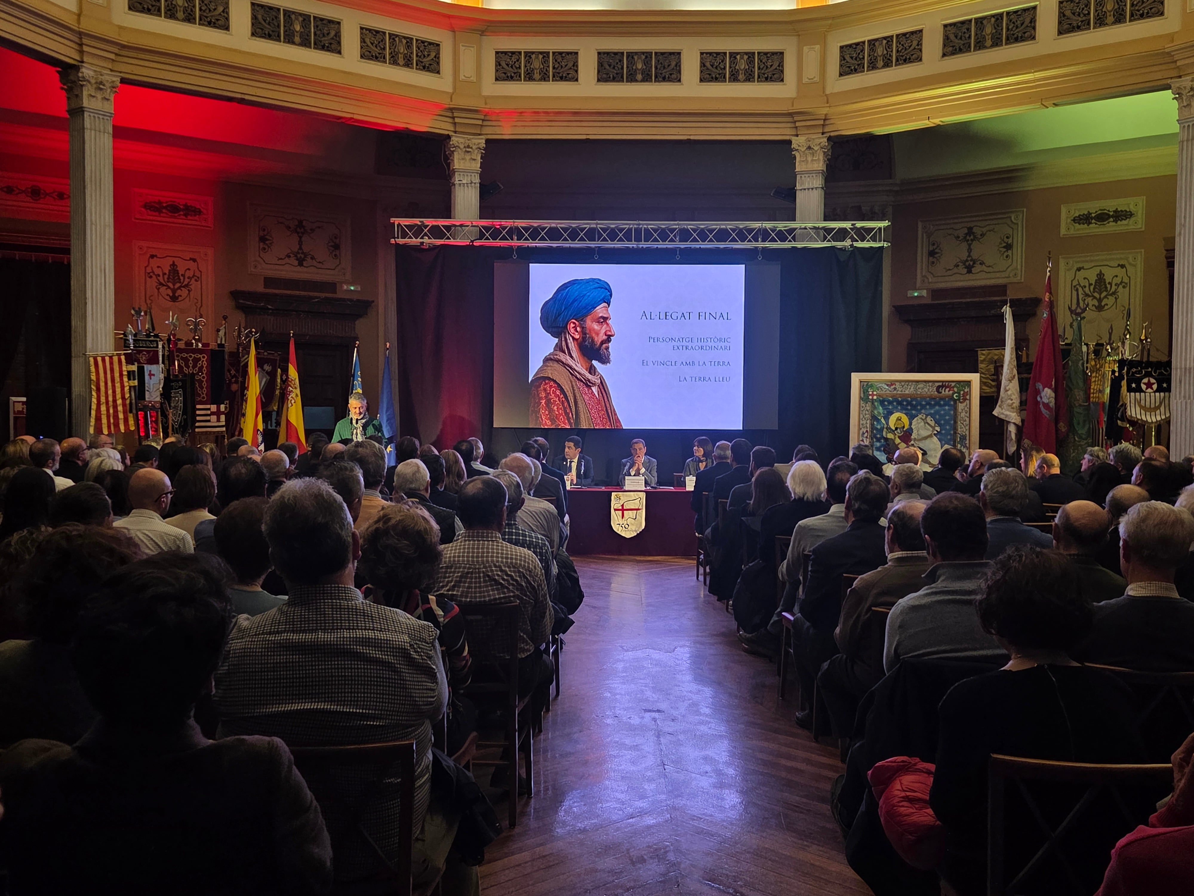 Un instante de la conferencia de Just I. Sellés sobre la figura de Al-Azraq