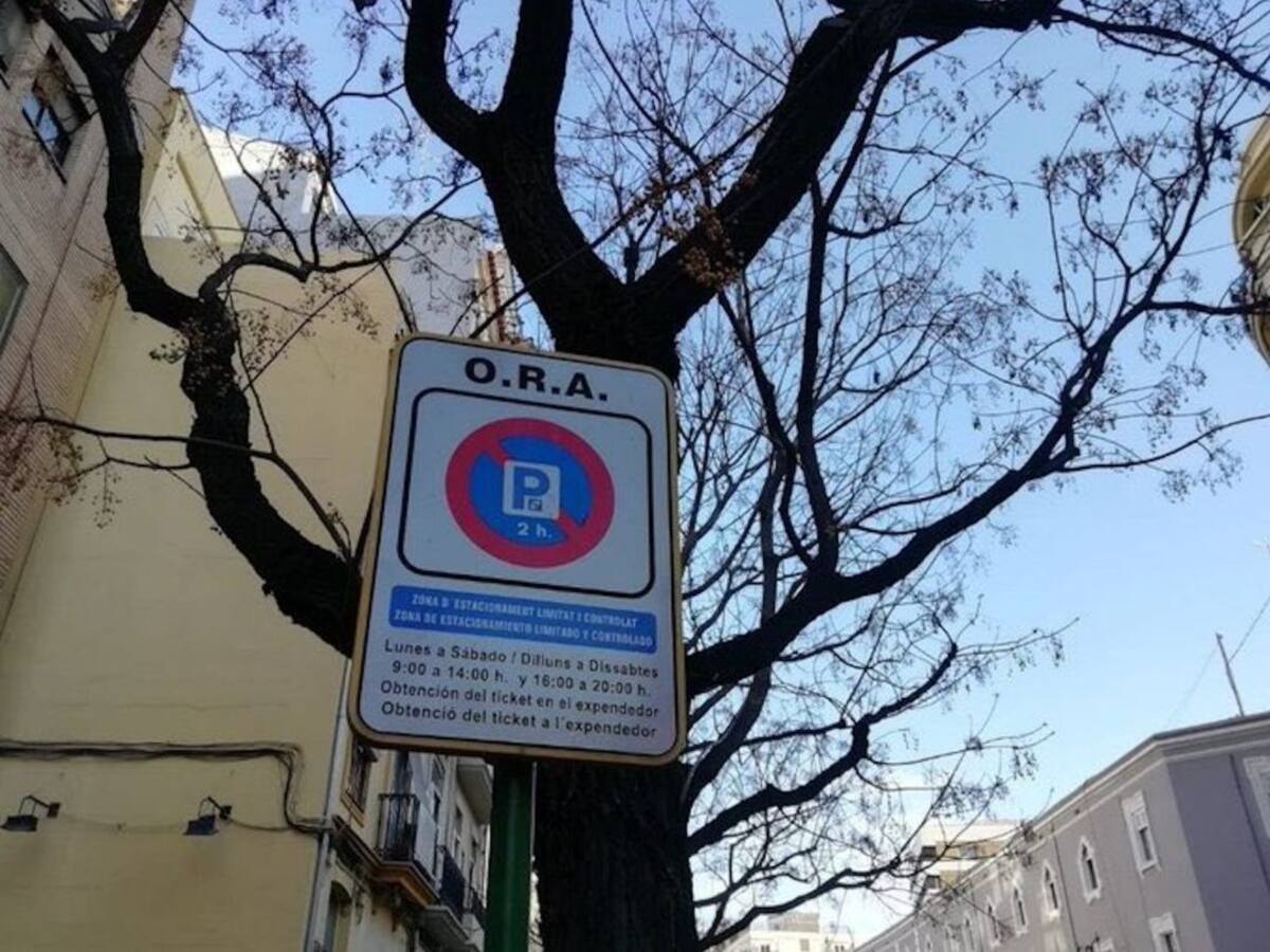 Los vigilantes de la zona azul en València denuncian que su empresa no cumple los protocolos ante la ola de calor