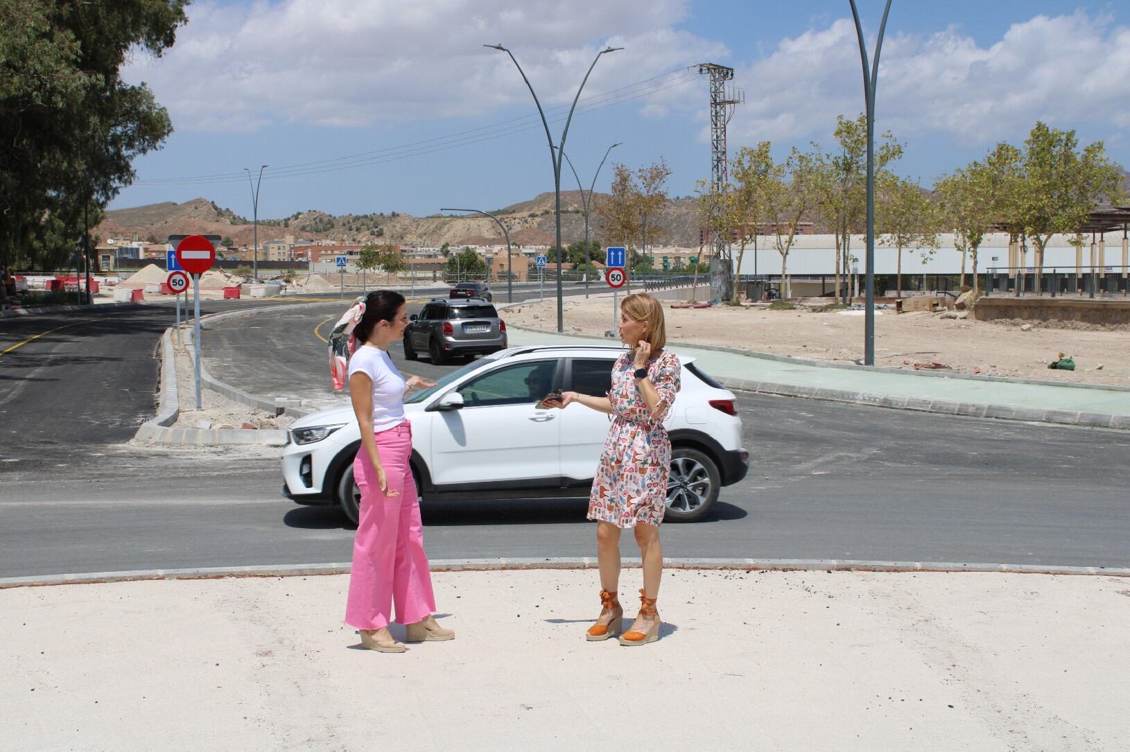 Este lunes se asfaltan varios accesos en el tramo III de la Ronda Central de Evacuación de Lorca.