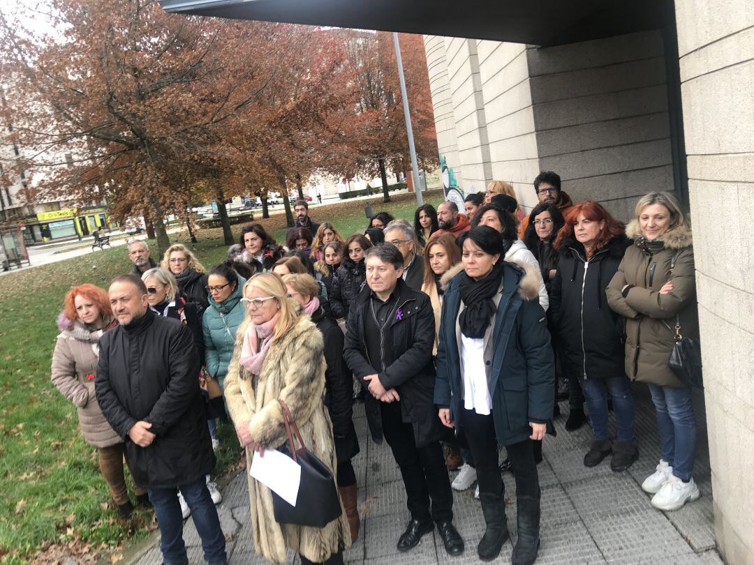 Concentración a las puertas del Consejo Comarcal