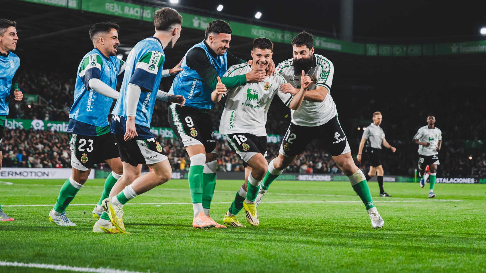 Peio Canales, festejando su gol.