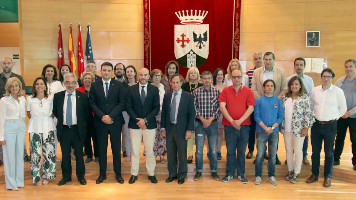 El último pleno de Alcobendas homenajea a los concejales y portavoces que no seguirán en la próxima legislatura