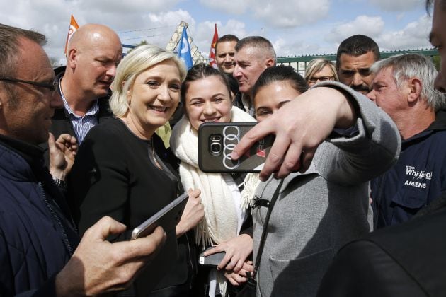 Marine Le Pen, en su visita por sorpresa a Amiens