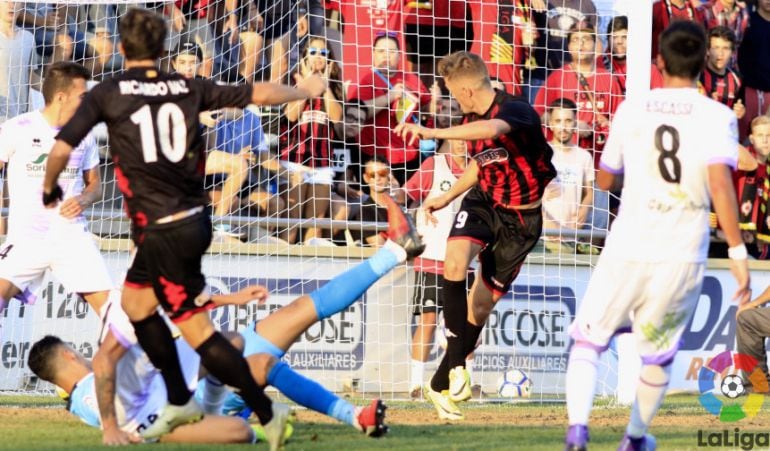 Ricardo Vaz fa el gol de l'empat contra el Numancia.