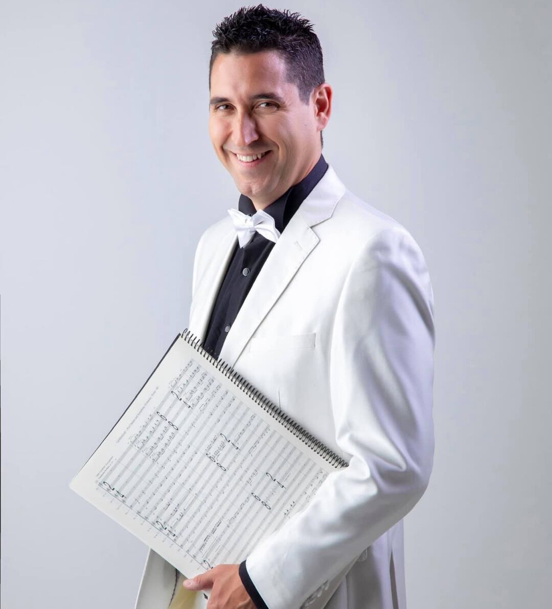 Óscar Navarro es compositor y director de orquesta.