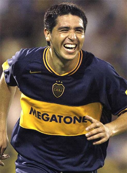 Riquelme celebra un gol con Boca