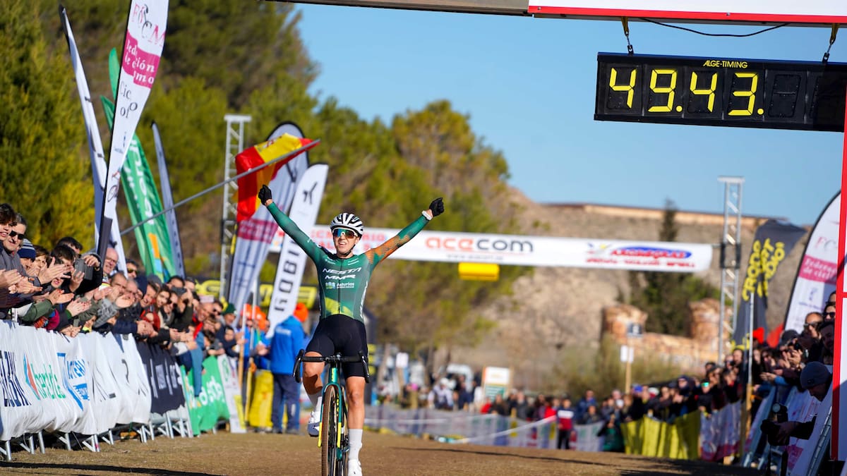 La ontinyentina Sofía Rodríguez confirma su dominio nacional y revalida el título en el Campeonato de España de Ciclocross