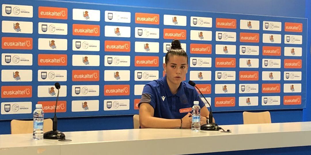 Leire Baños comparece en la sala de prensa de Zubieta