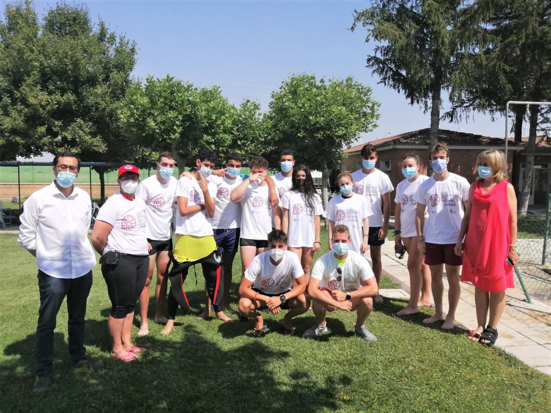 13 jóvenes se forman en Baltanás para conseguir el título de Socorrista en instalaciones acuáticas