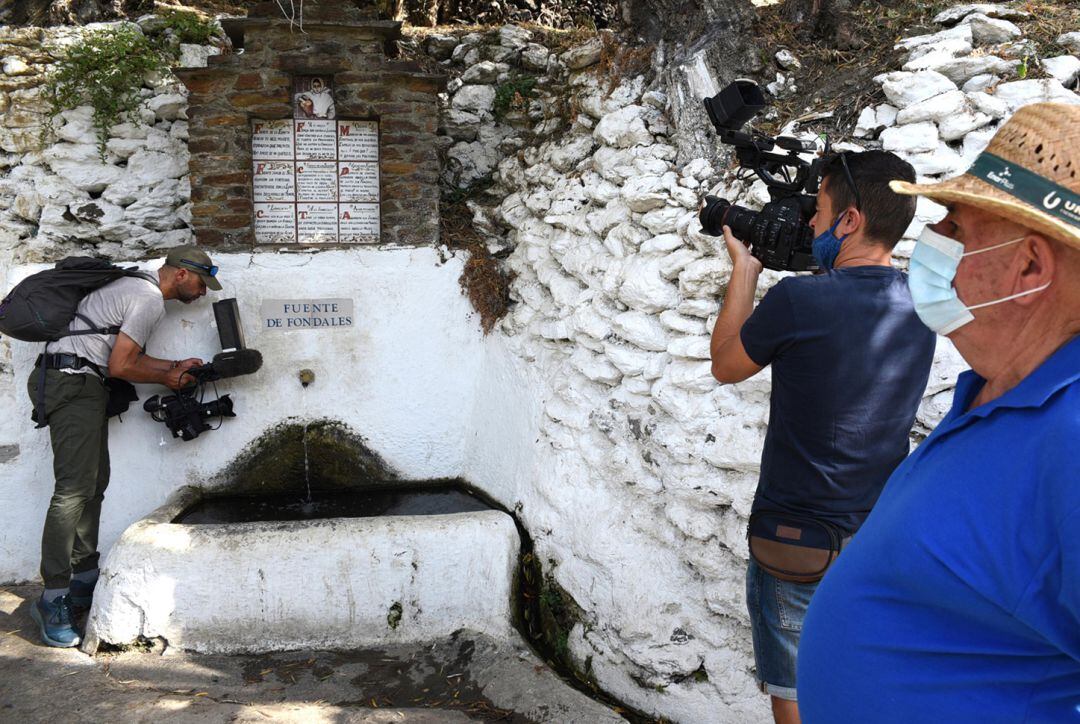 Rodaje de planos para el programa &#039;Volando voy&#039; en un pueblo de la Alpujarra granadina