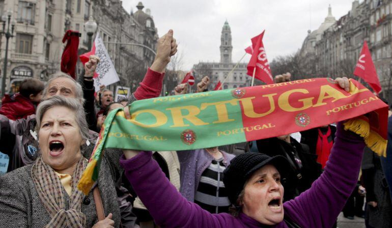 Imagen de archivo de una manifestación contra los recortes en Portugal.