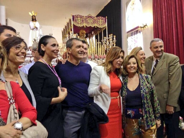 Susana Díaz junto con Antonio Banderas, María Barranco y María Teresa Campos en la hermandad del Cautivo y la Trinidad