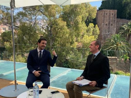 El ministro de Consumo, Alberto Garzón junto a Jesús Sánchez durante su participación en el Encuentro Digital de la SER Andalucía celebrado en Málaga