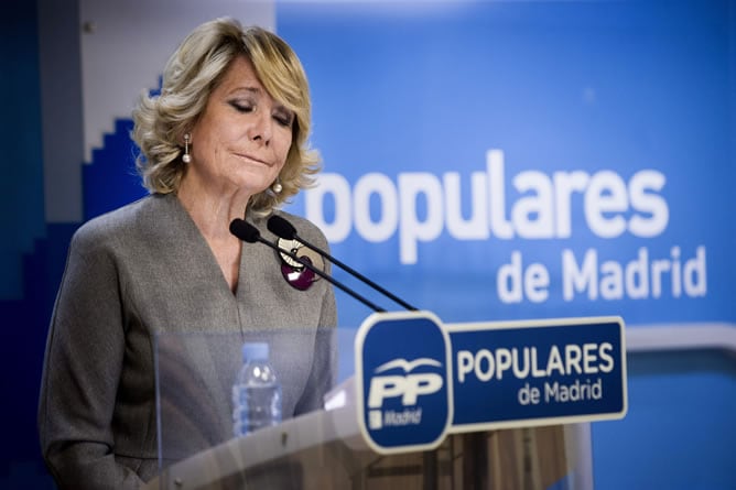 La presidenta del PP de Madrid, Esperanza Aguirre, durante la rueda de prensa ofrecida esta tarde en la sede del partido. Aguirre ha asumido hoy su responsabilidad por haber nombrado a Francisco Granados como alto cargo tanto de la Comunidad de Madrid com