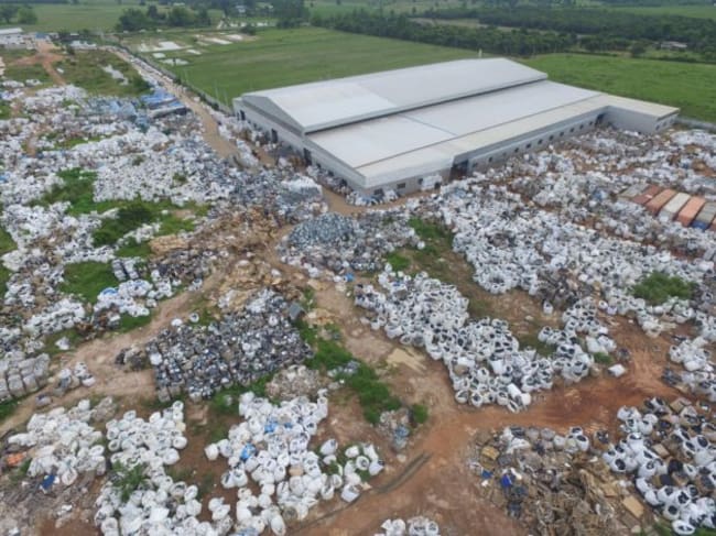 Drone shot of Wai Mei Dat grounds, sprawl- ing with imported WEEE in Super Sacks. Thailand Portal. May 22, 2018