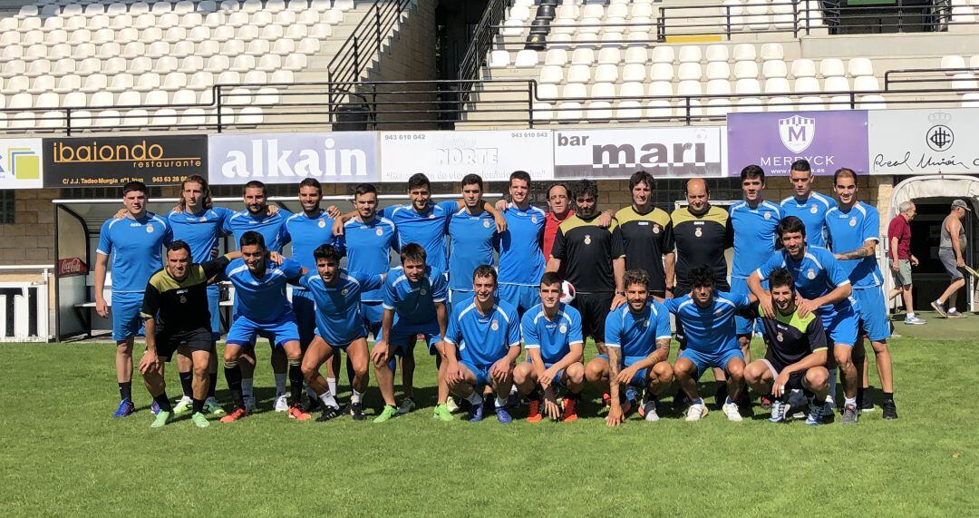 El nuevo Real Unión posa antes de empezar el primer entrenamiento