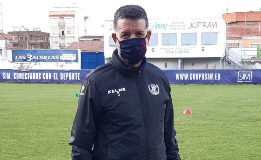 Sandroni durante un entrenamiento con el Yeclano antes del playoff exprés a Segunda División