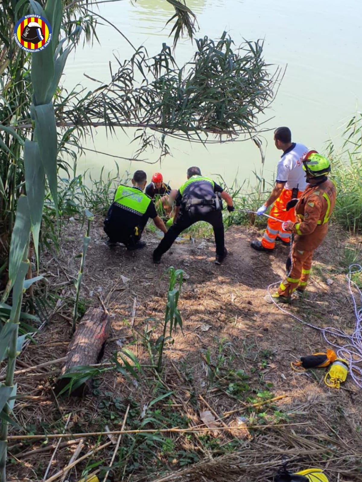 Rescate de un bañista en el Júcar