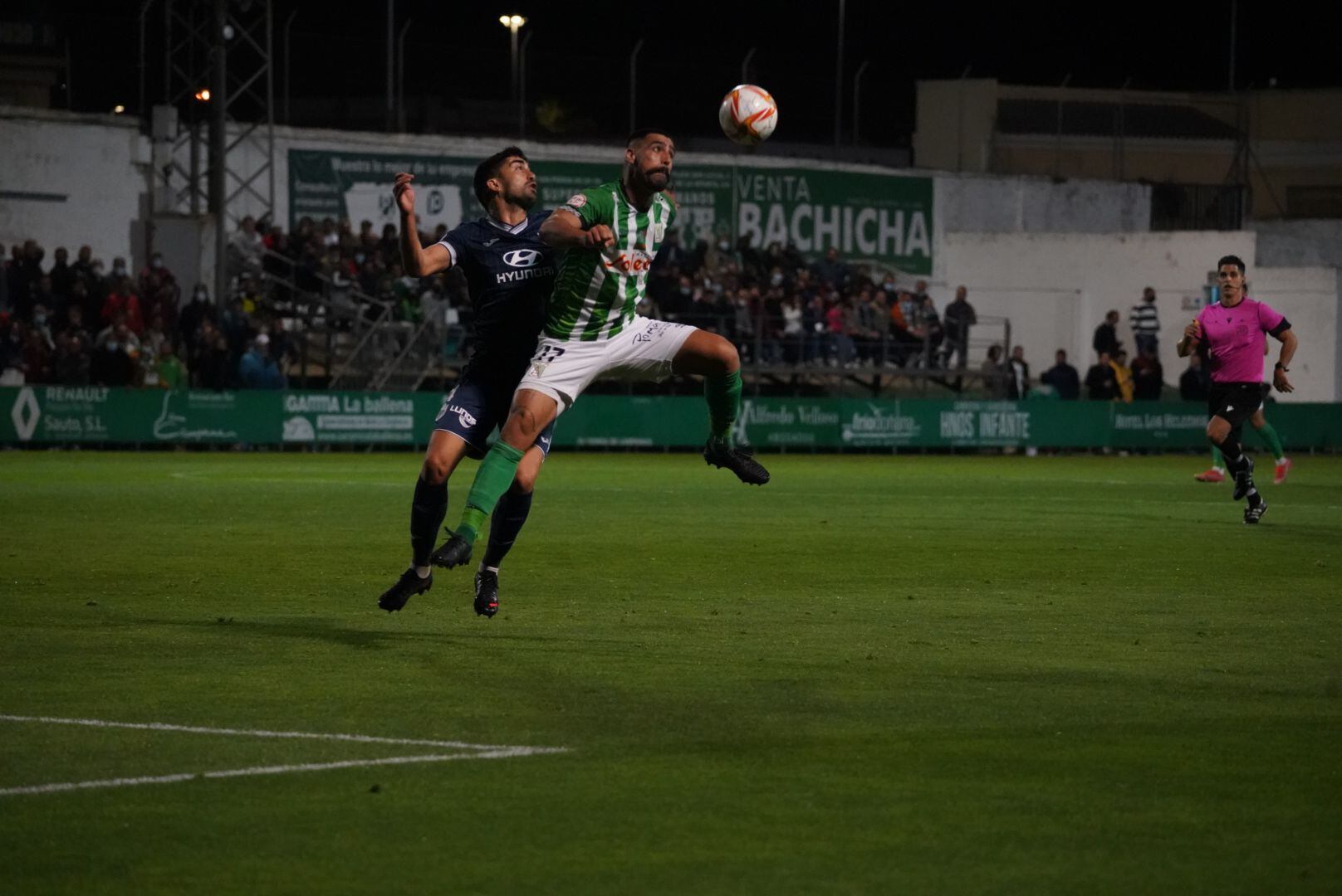 Partido disputado entre el Sanluqueño y el Atlético Baleares