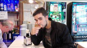 Nuestro compañero David Miranda degustando una torrija