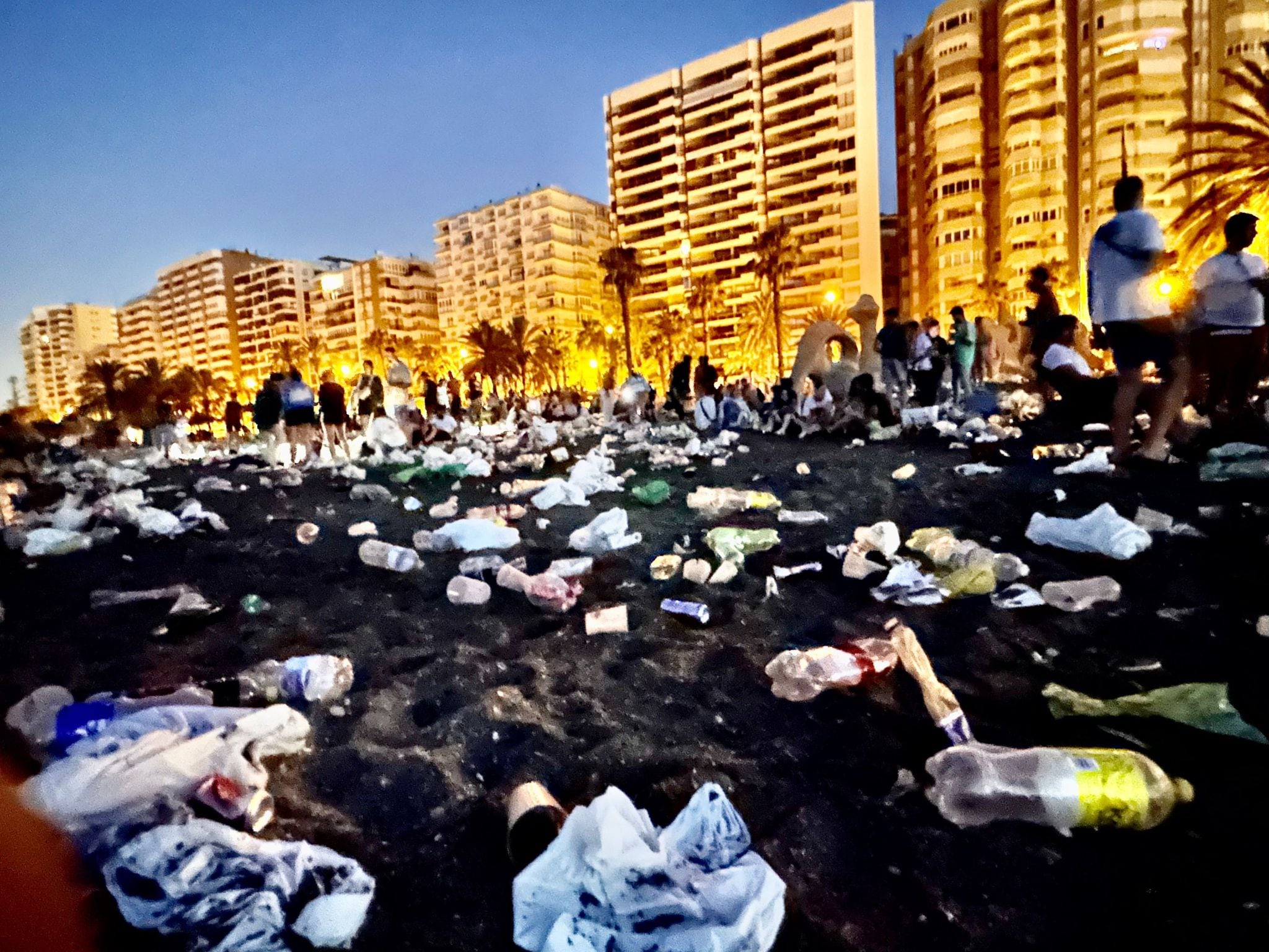 Playa de La Malagueta, este sábado 24 de junio, tras la Noche de San Juan