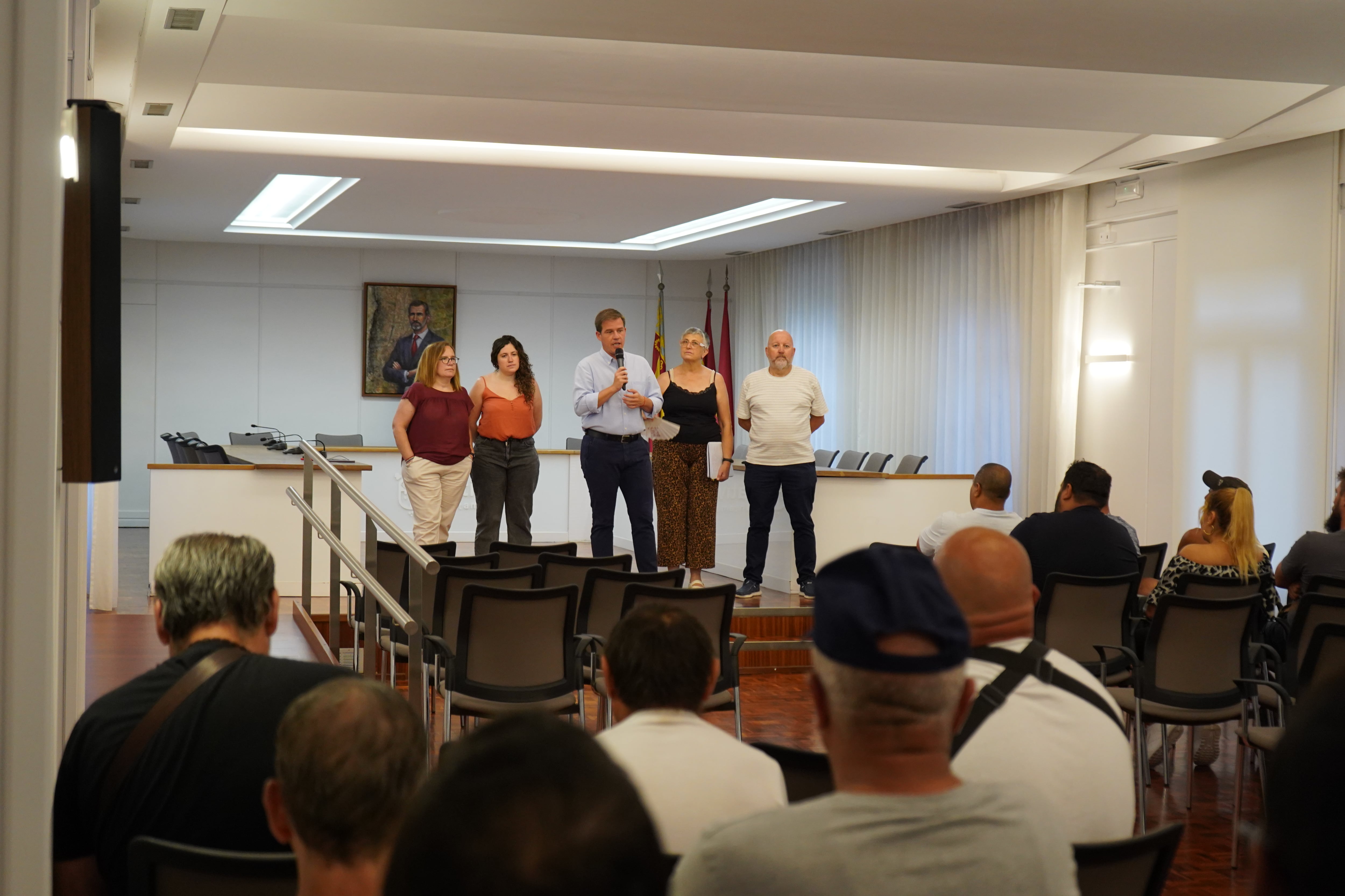 Recepción nuevos trabajadores agrícolas en el Ayuntamiento de Xàtiva