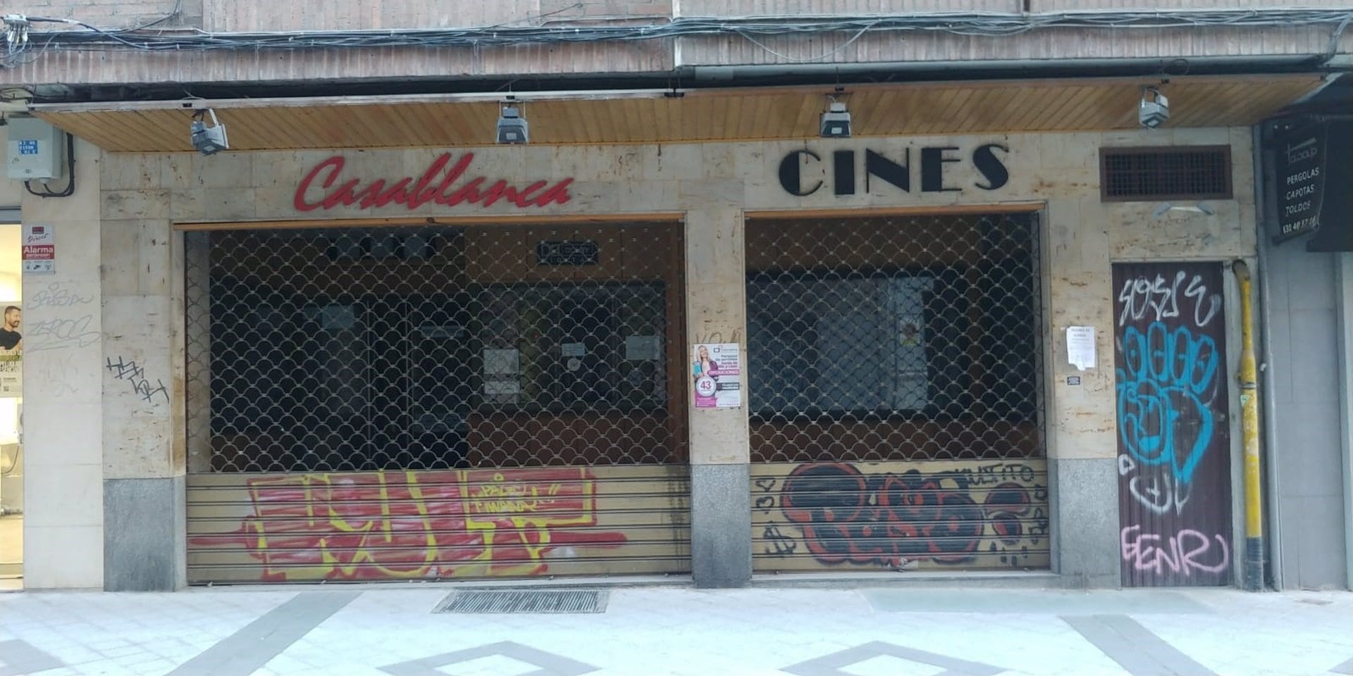 Fachada de los Cines Casablanca de Valladolid