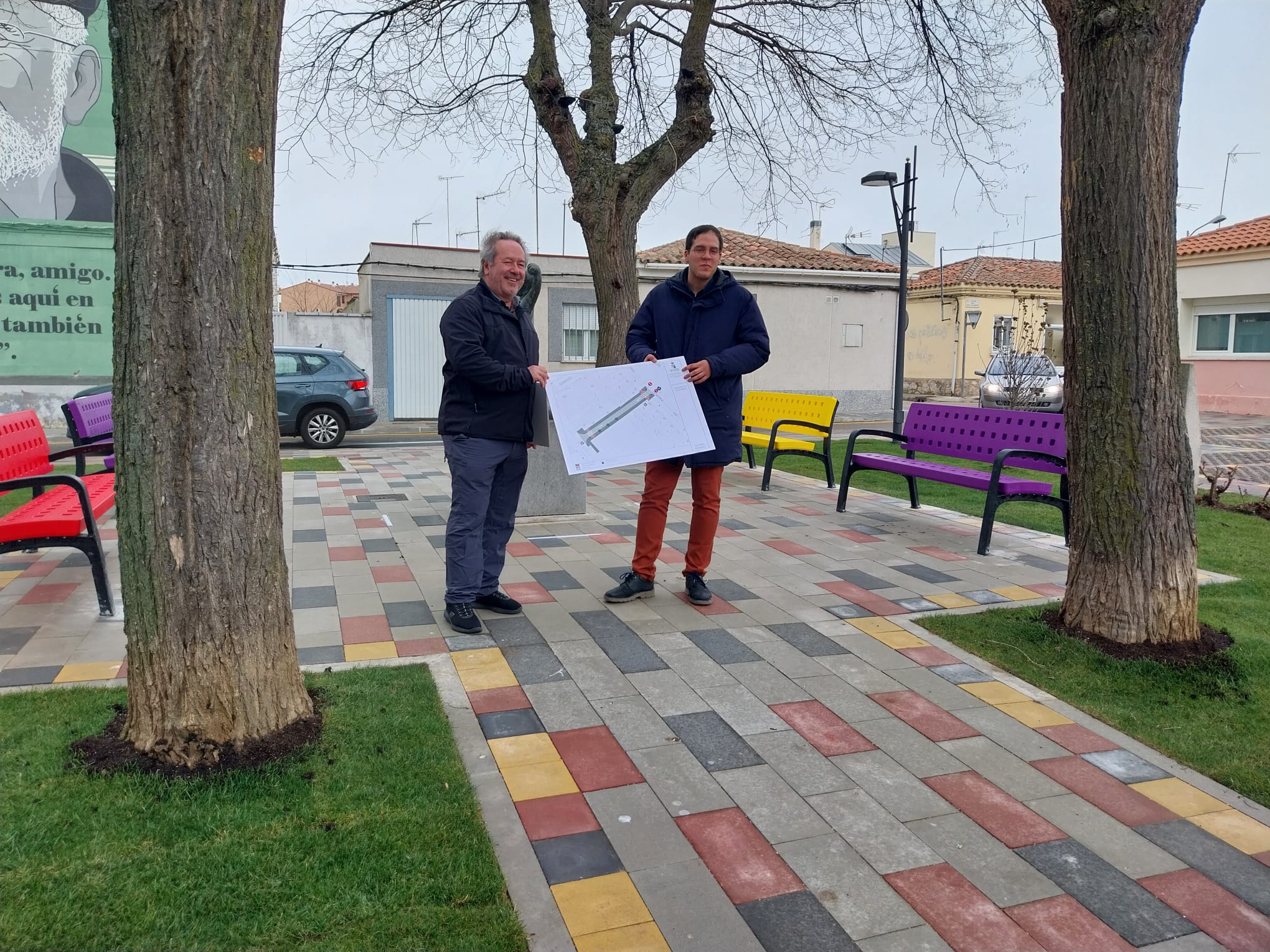 Francisco Guarido y Pablo Novo en la Plaza de Ángel Bariego