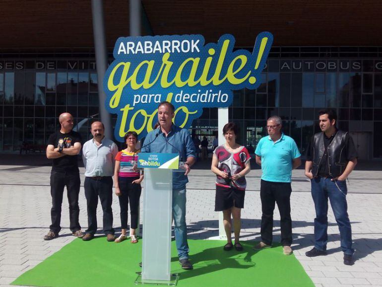 Kike Fernández de Pinedo durante el acto en el que ha presentado sus propuestas para Miñano y Foronda