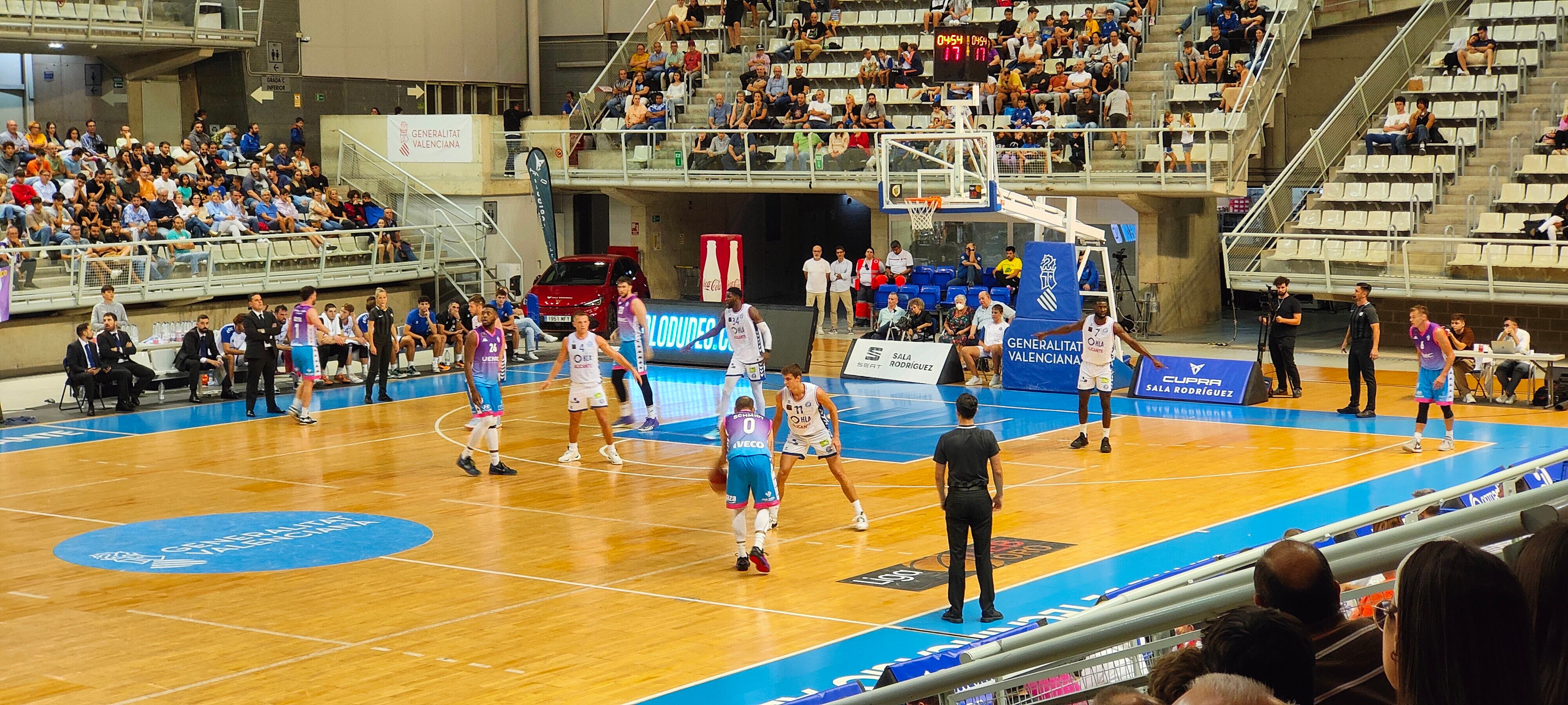 Partido del HLA Alicante frente a Valladolid, en el pabellón Pedro Ferrándiz