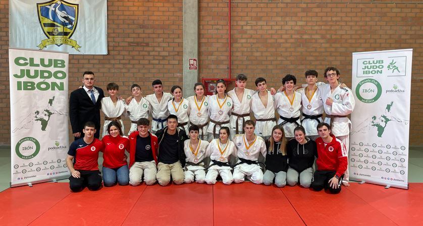 Deportistas del Club Judo Ibón