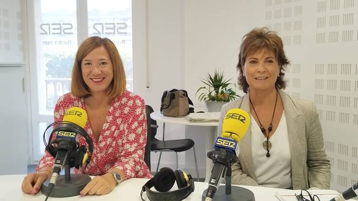 Cristina Laborda y Mila Holgado explican las ayuds a familias y menoresd del Área de Bienestar Social en Irun