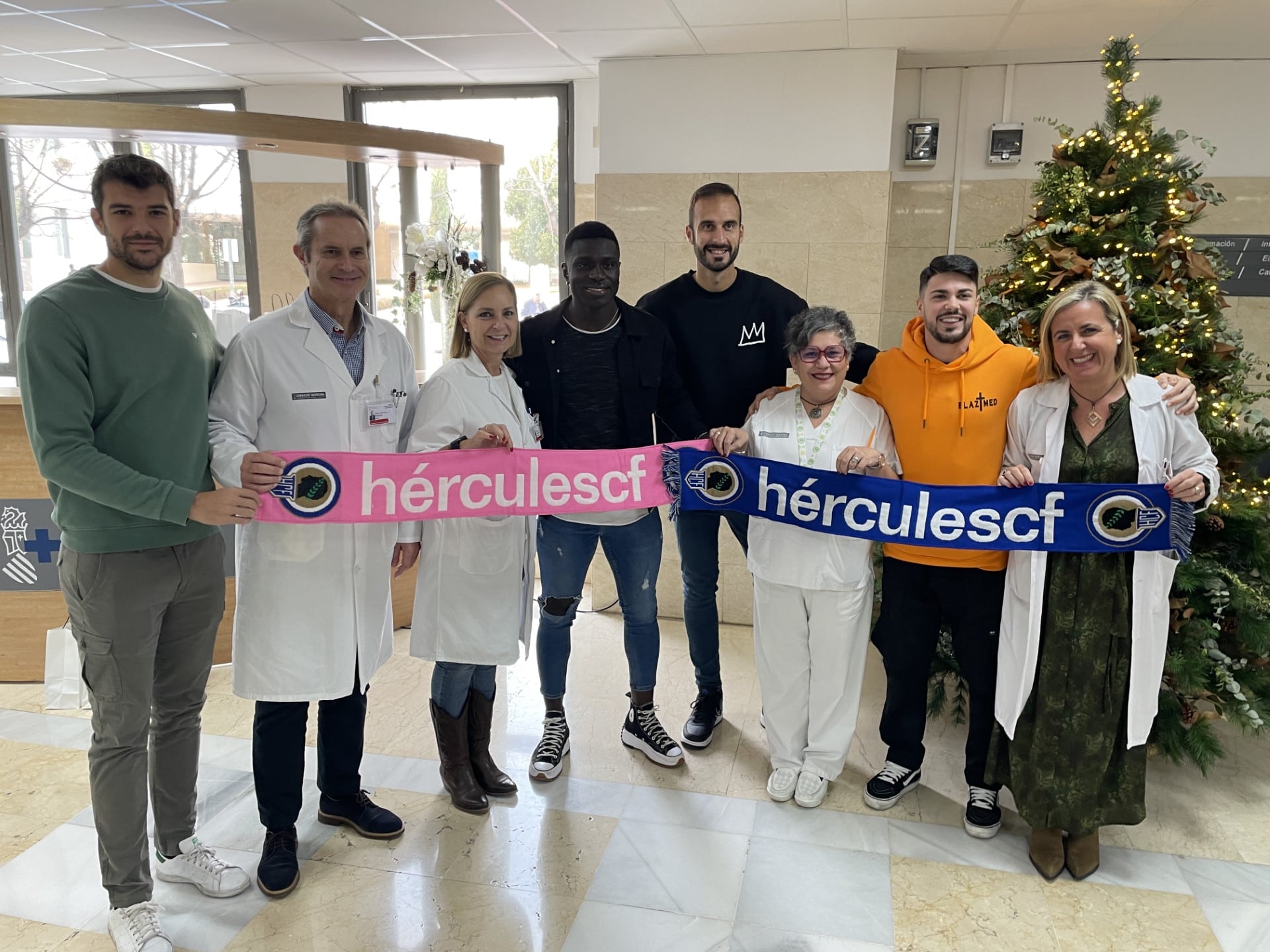 Josema, Alvarito, De la Nava y Mendes han visitado la planta de pediatría del Hospital Universitario de San Juan
