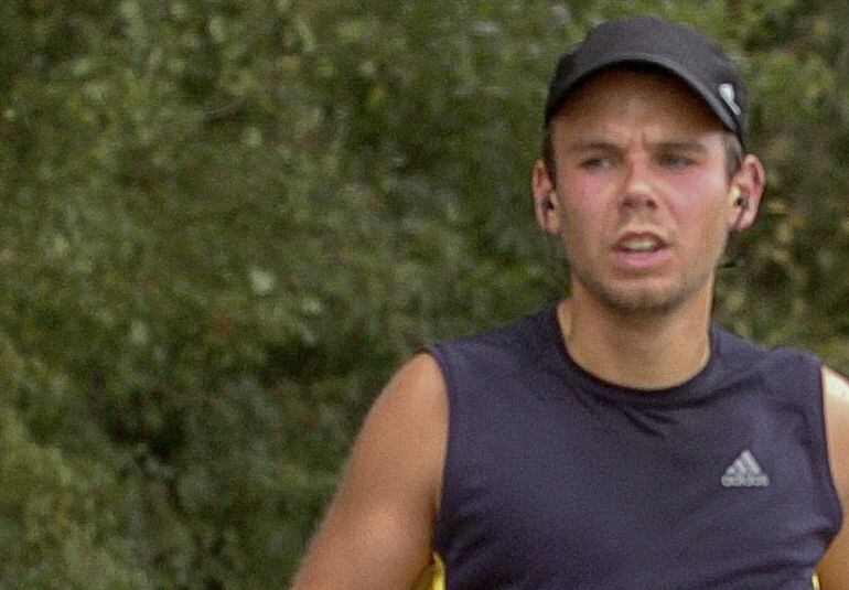 Andreas Lubitz runs the Airportrace half marathon in Hamburg in this September 13, 2009 file photo. The Germanwings co-pilot suspected of deliberately crashing a plane in the French Alps in March, killing all 150 people on board, practised a descent on th