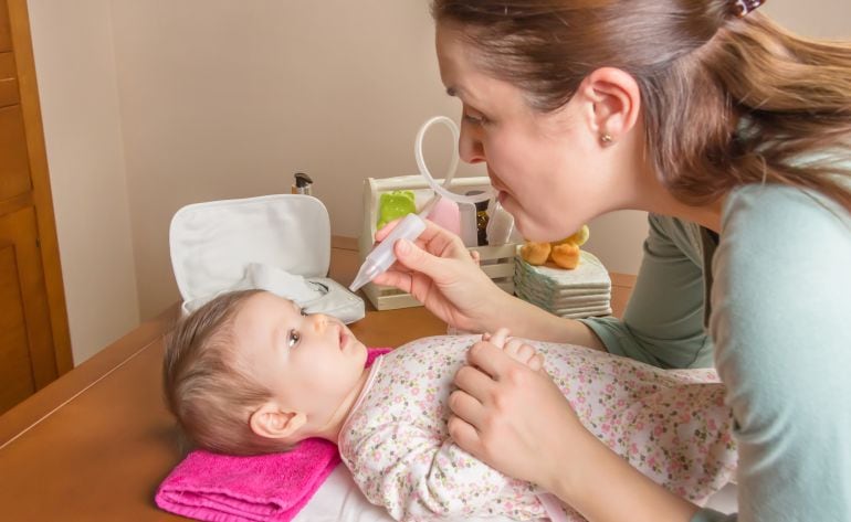 Los pediatras recomiendan en lavado nasal.