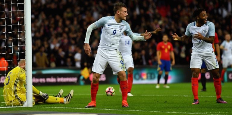 Los jugadores de Inglaterra celebran el segundo gol haciendo un mannequin challange